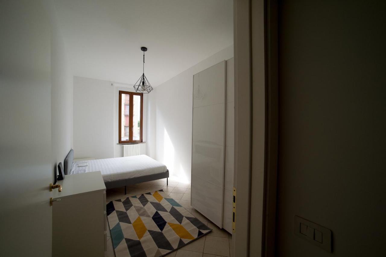 Hbhall Navigli 30 Apartment Milan Bagian luar foto