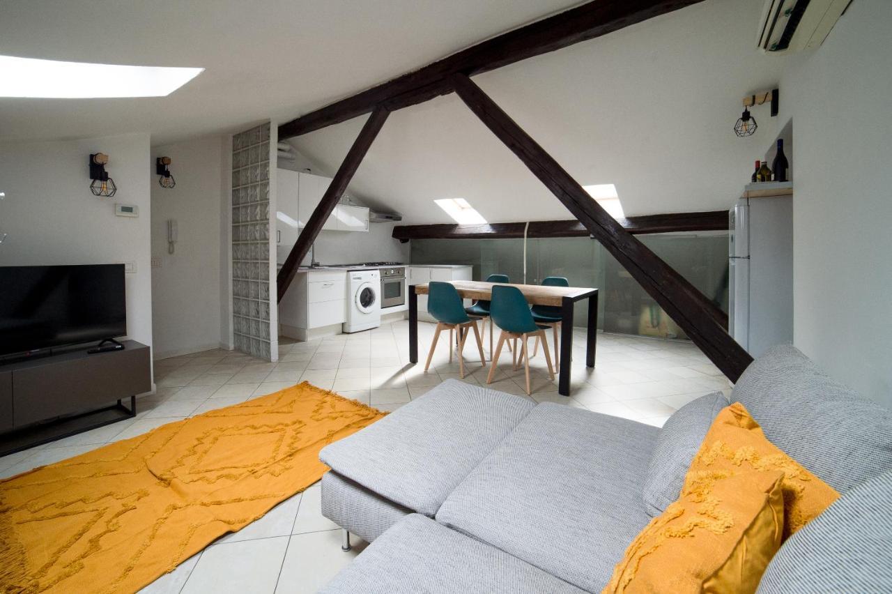 Hbhall Navigli 30 Apartment Milan Bagian luar foto