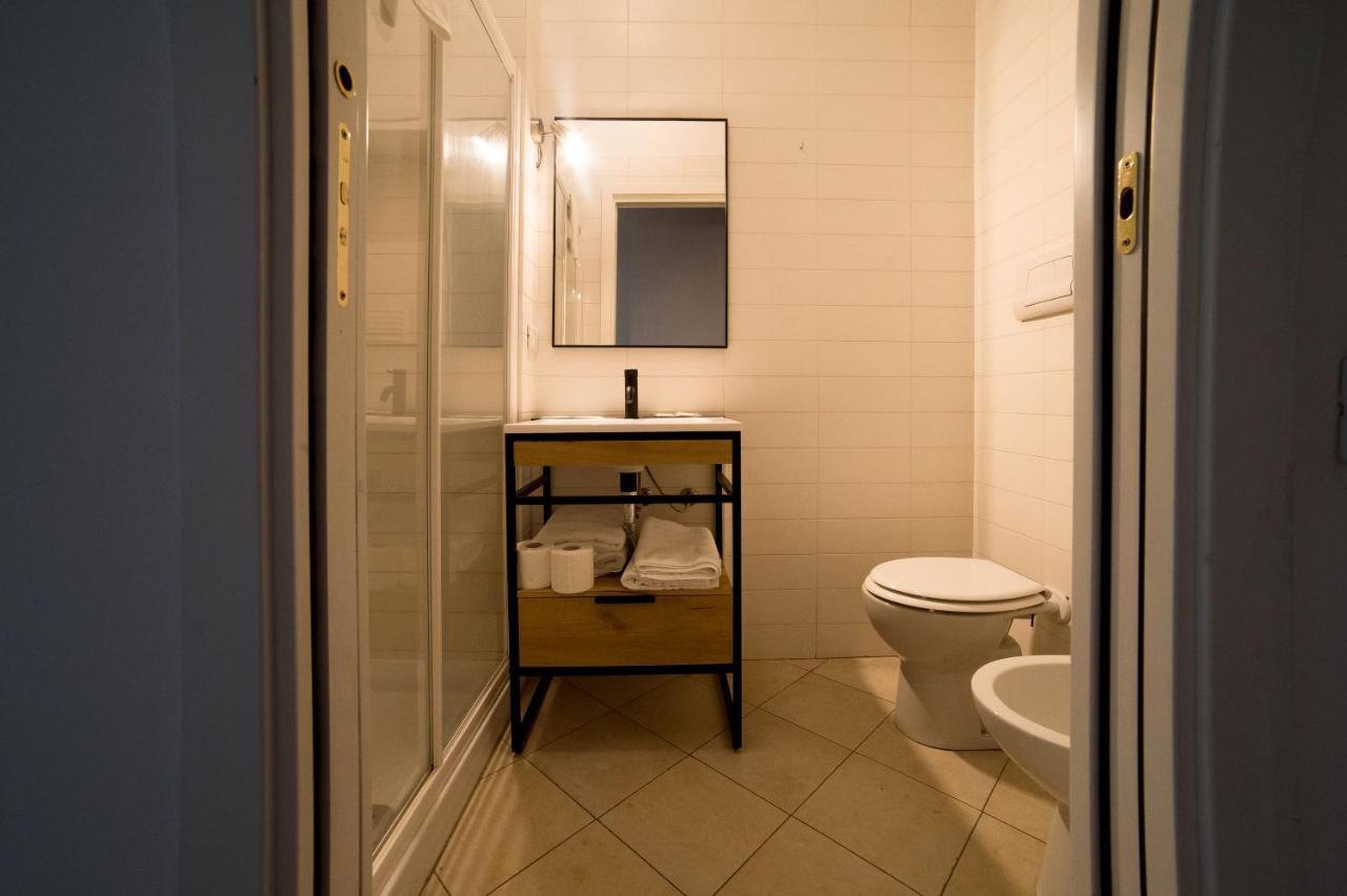 Hbhall Navigli 30 Apartment Milan Bagian luar foto