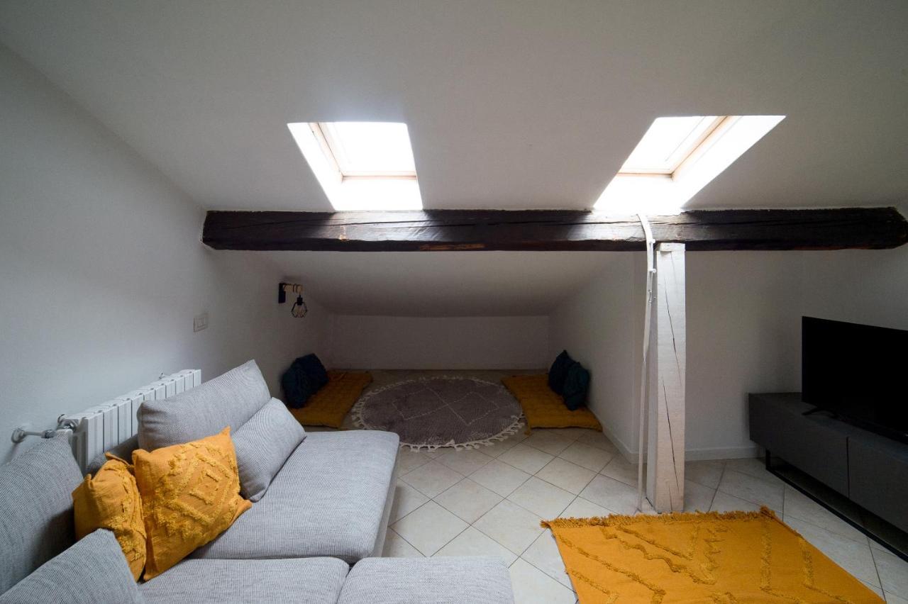 Hbhall Navigli 30 Apartment Milan Bagian luar foto