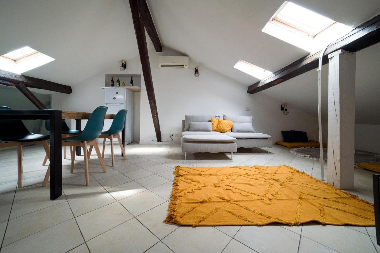 Hbhall Navigli 30 Apartment Milan Bagian luar foto
