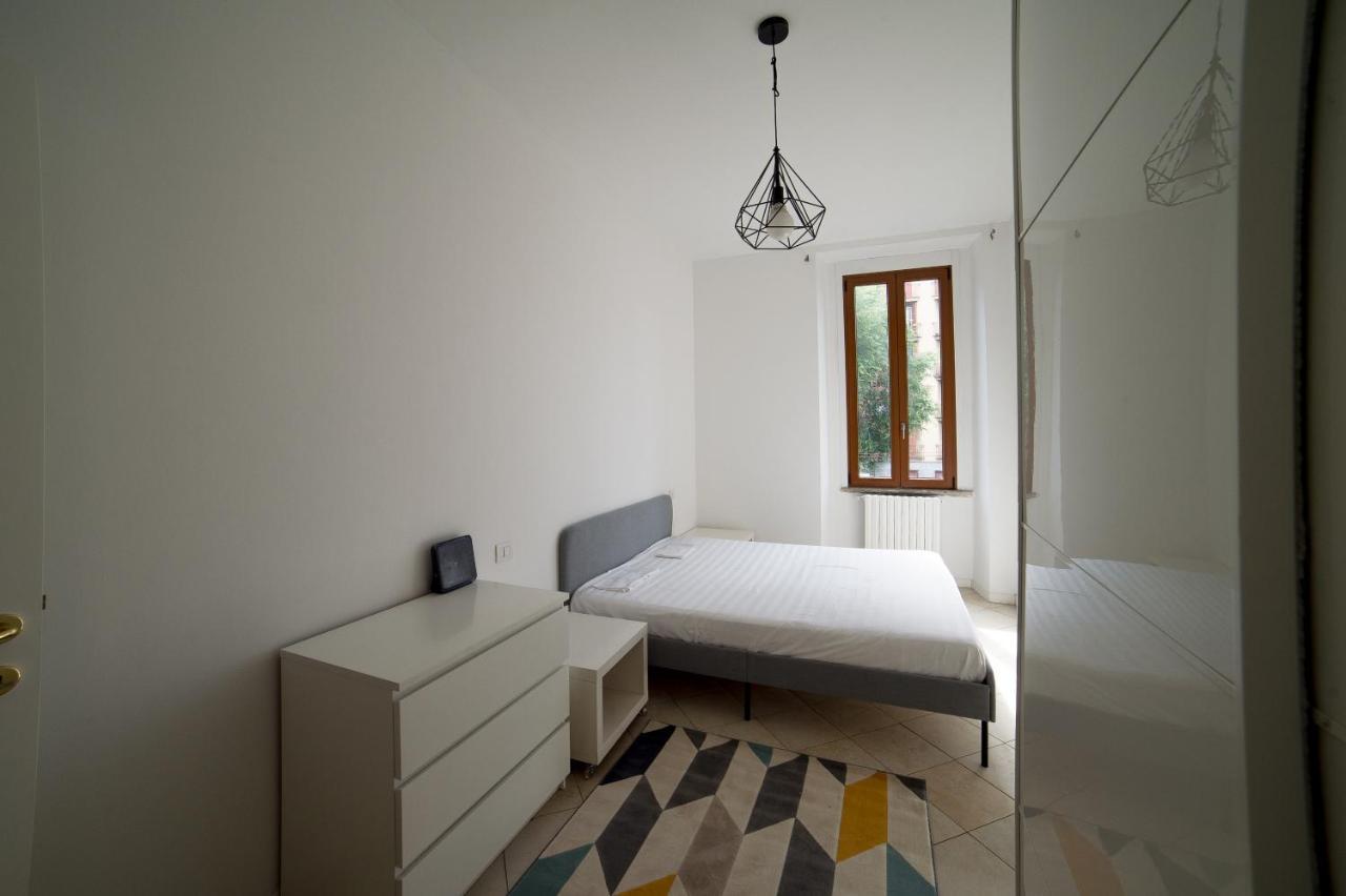 Hbhall Navigli 30 Apartment Milan Bagian luar foto