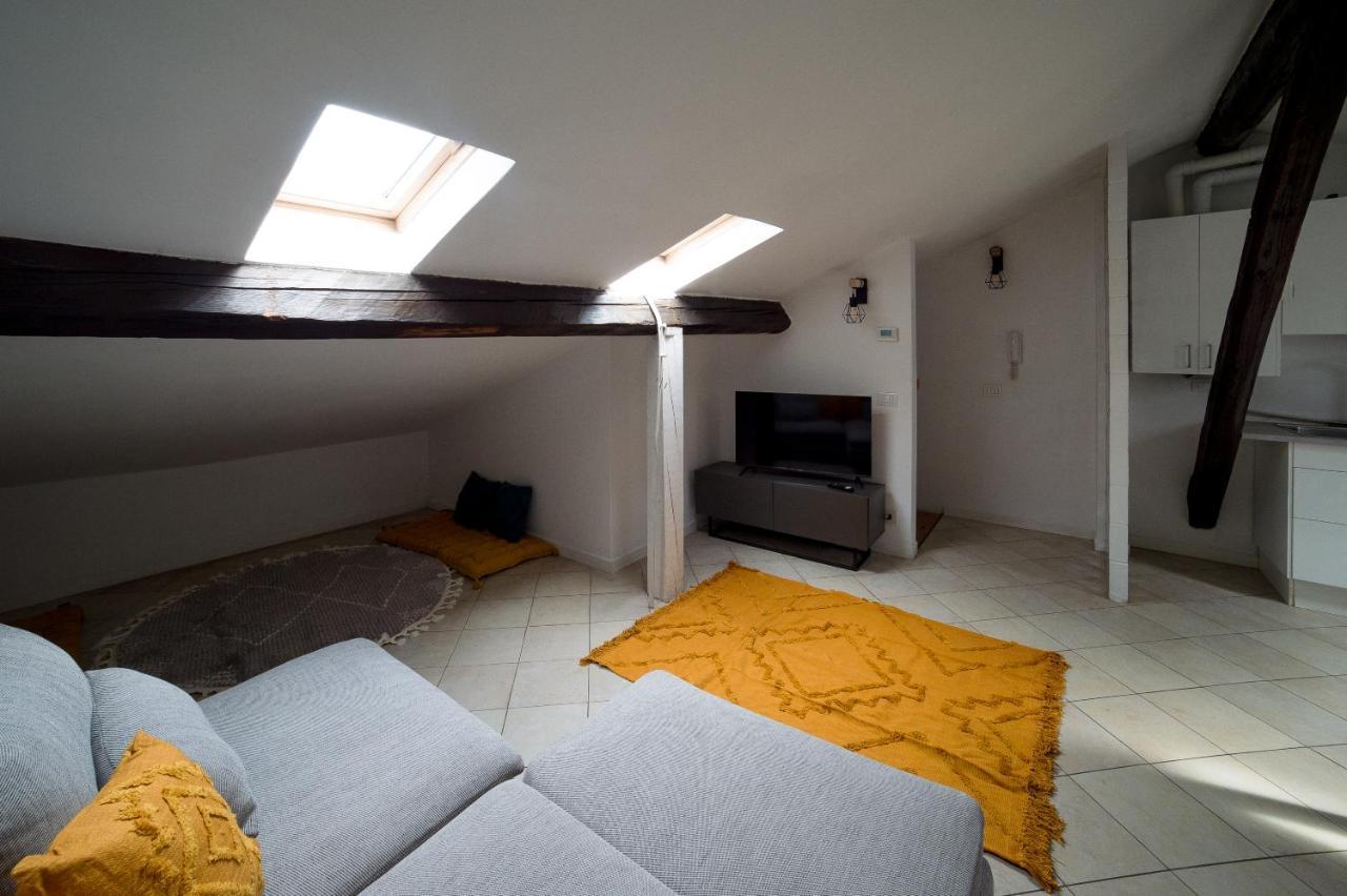 Hbhall Navigli 30 Apartment Milan Bagian luar foto